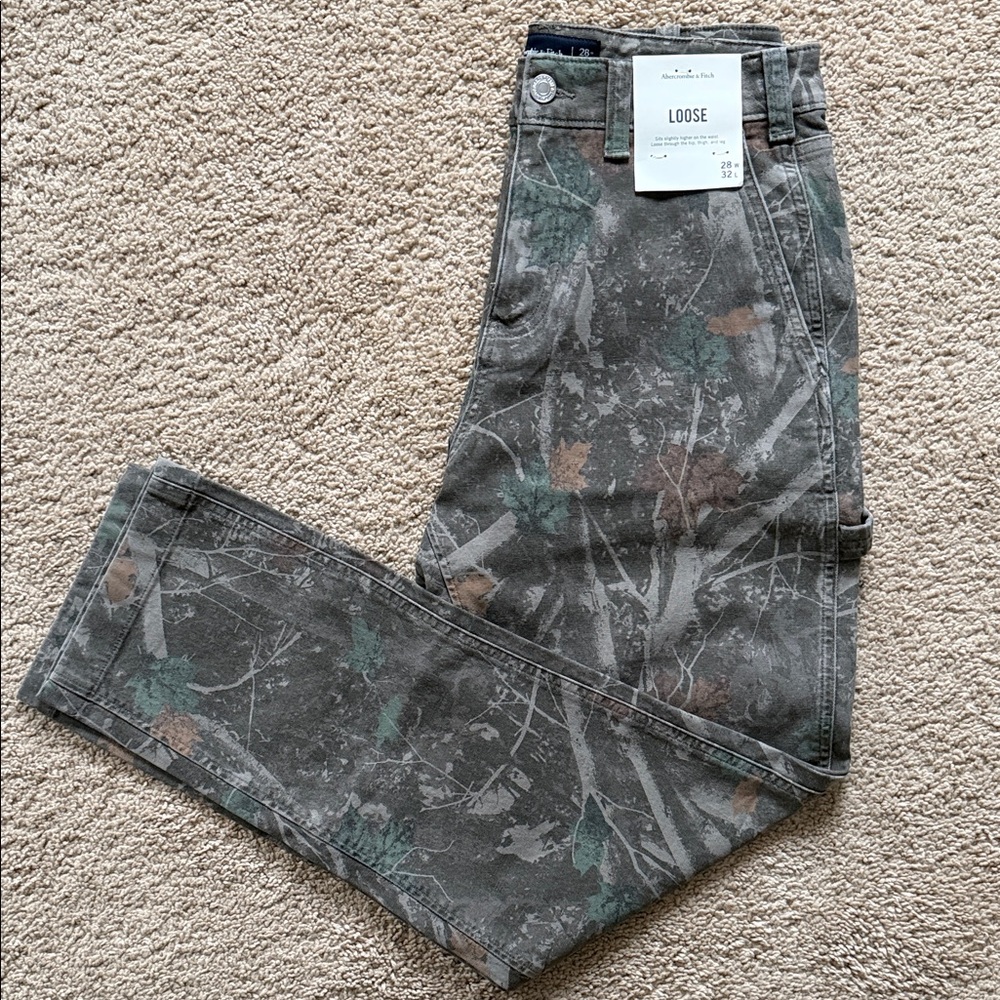 Abercrombie & Fitch Loose Fit Camouflage Chinos in Olive Green & Brown